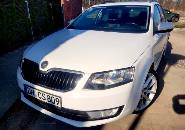 Skoda Octavia cena 37900 przebieg: 270493, rok produkcji 2014 z Lubień Kujawski małe 211